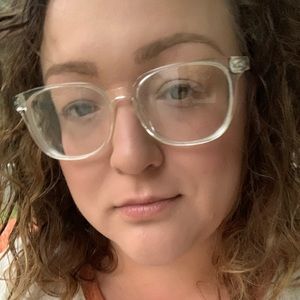 Meet your Posher, Caitlin